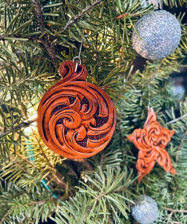 Alternative view of Western Swirl Ornament