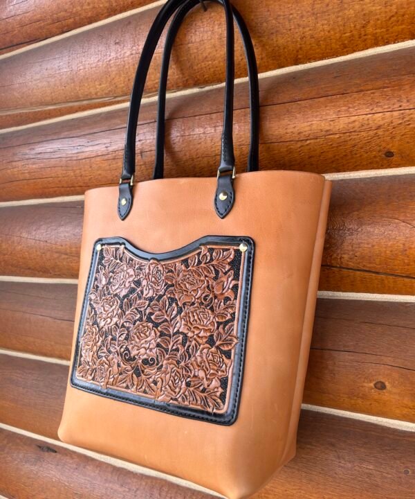 Alternative view of Sweetwater Tote with Tan Roses