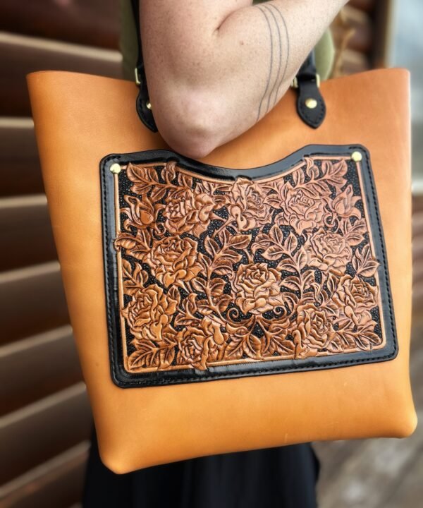 Sweetwater Tote with Tan Roses