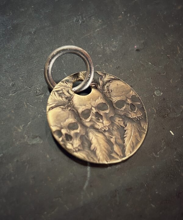 Pendant Skull and Feathers