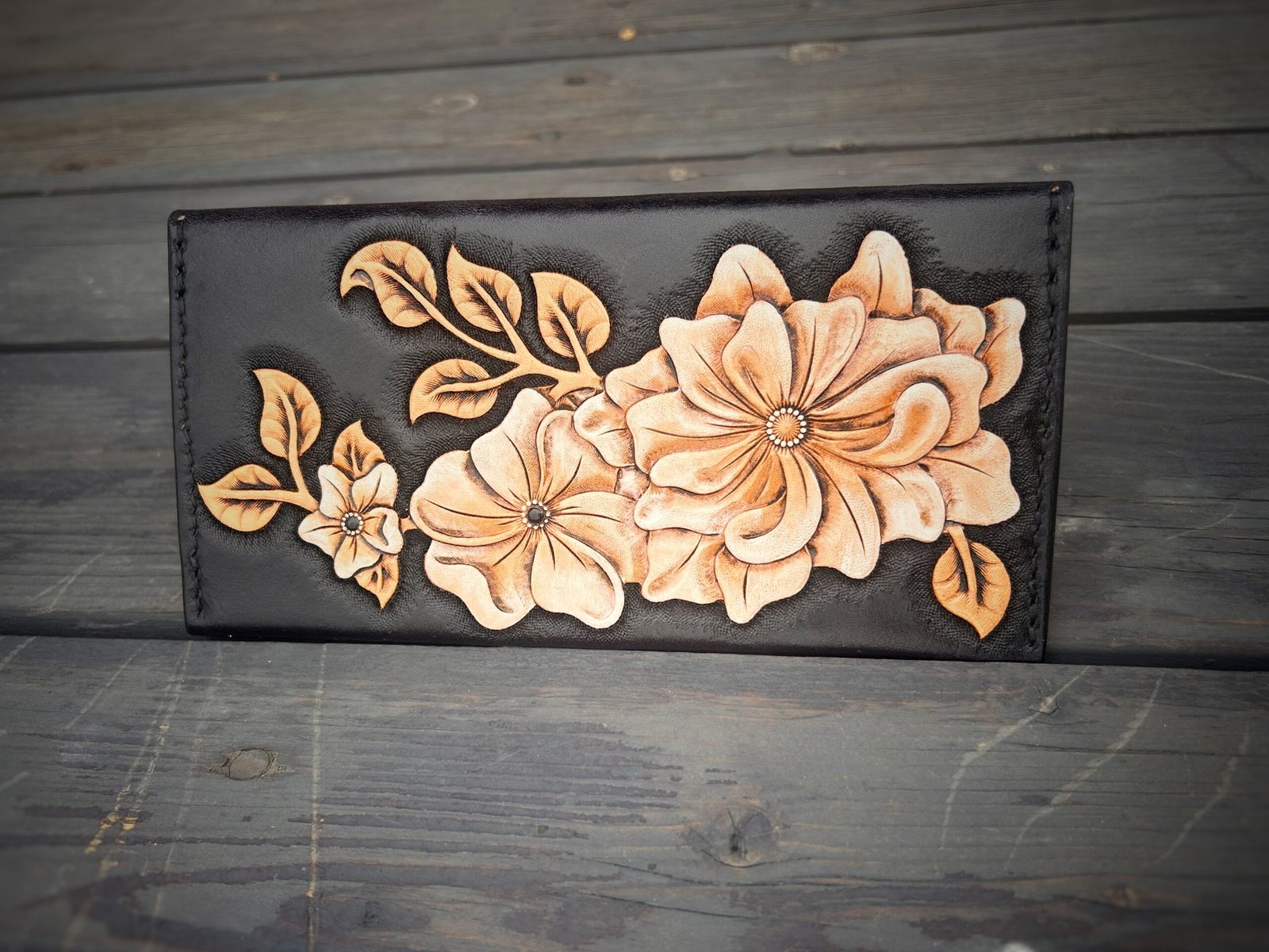 Madison Wallet Black Botanicals - Image 2