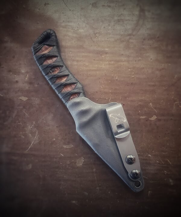 Espina with crocodile and black wrap