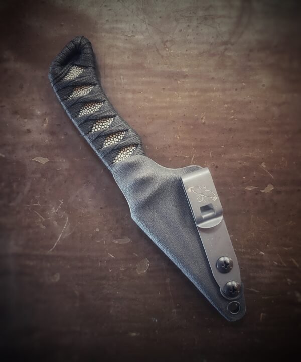 Espina with stingray and black wrap