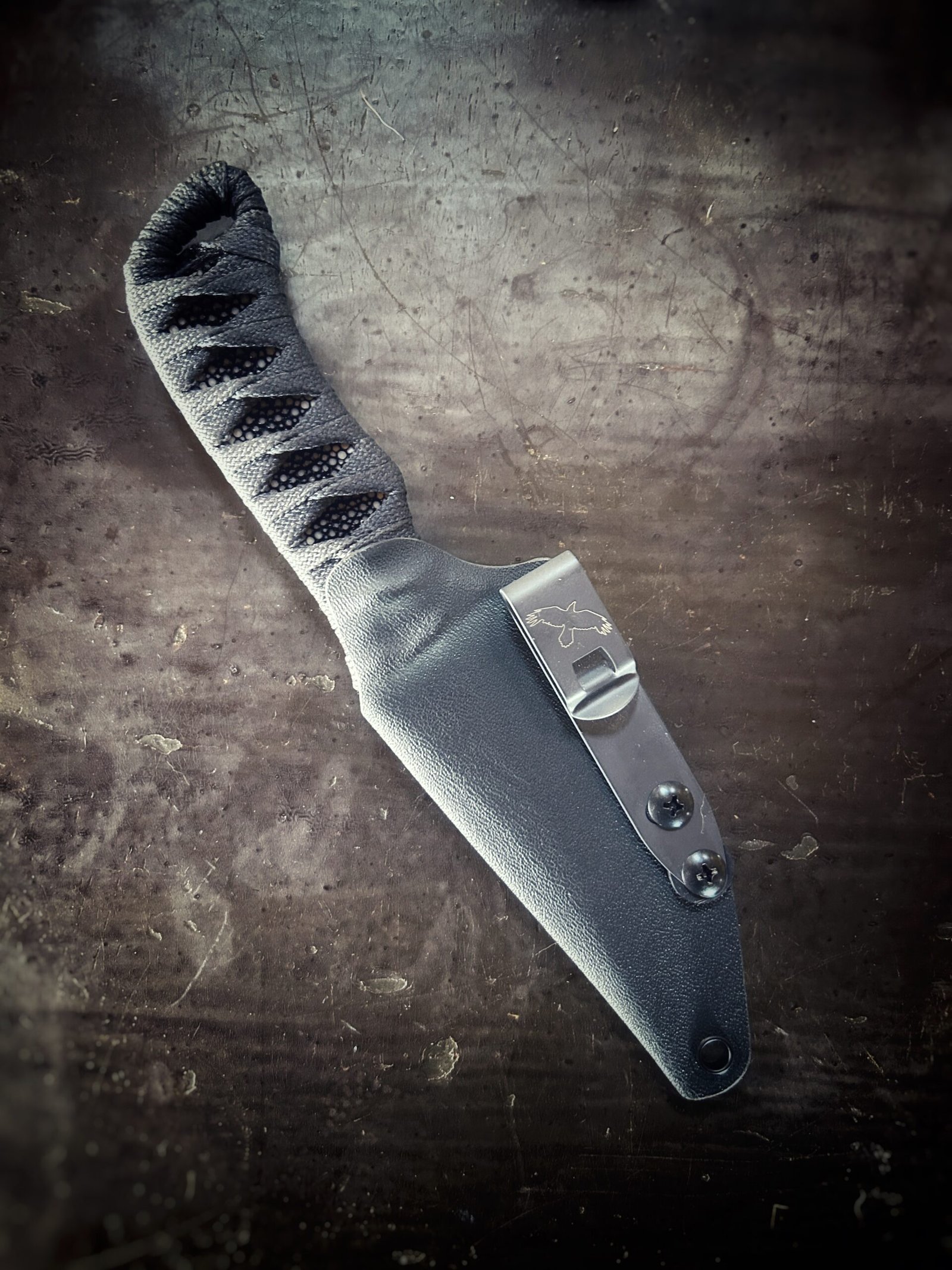 Erinyes with matte finish, polished stingray and slate gray wrap in sheath