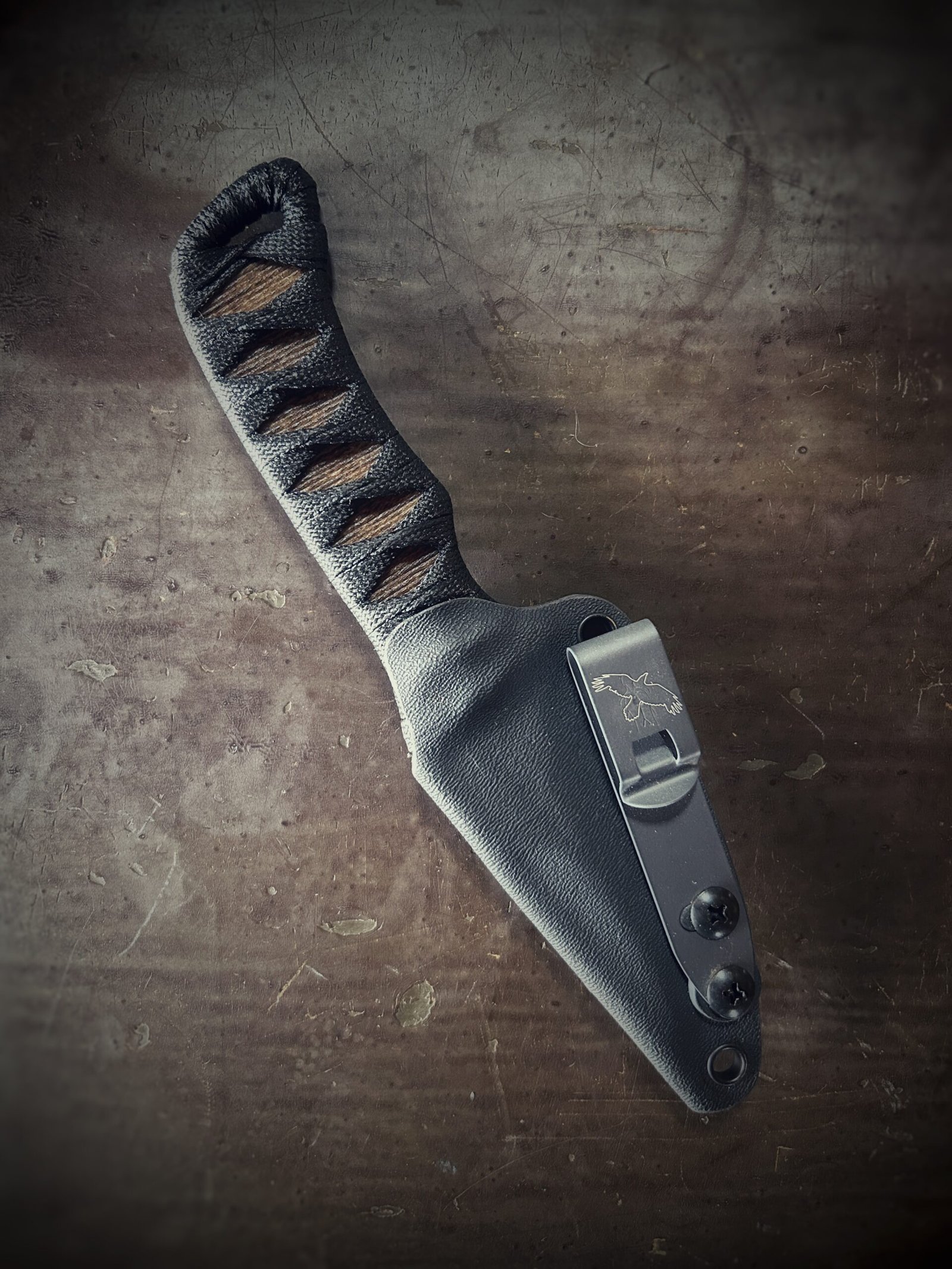Wizard Finger with matte finish and burnt jute and black wrap in sheath